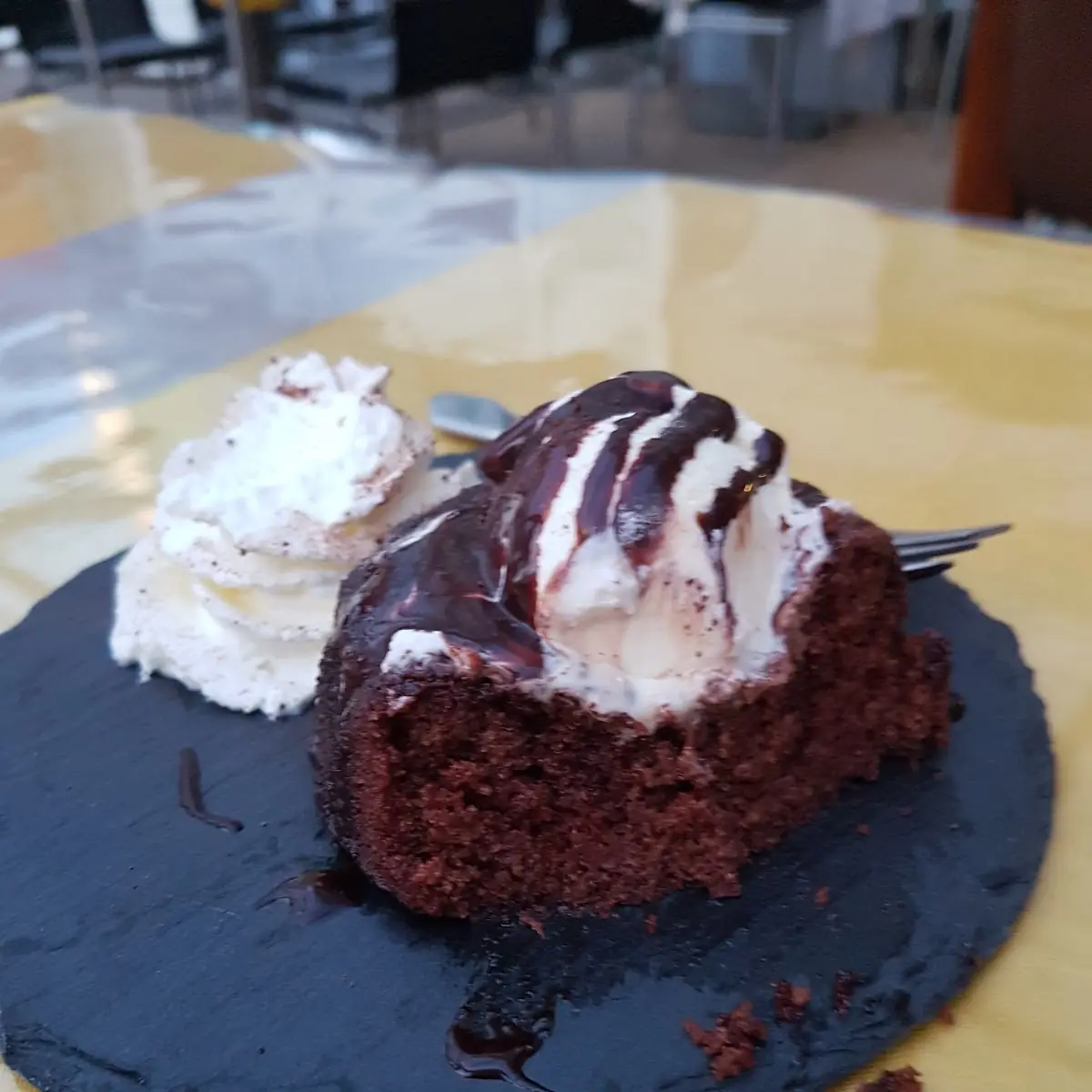 Kleiner Gugelhupf Mit Eis