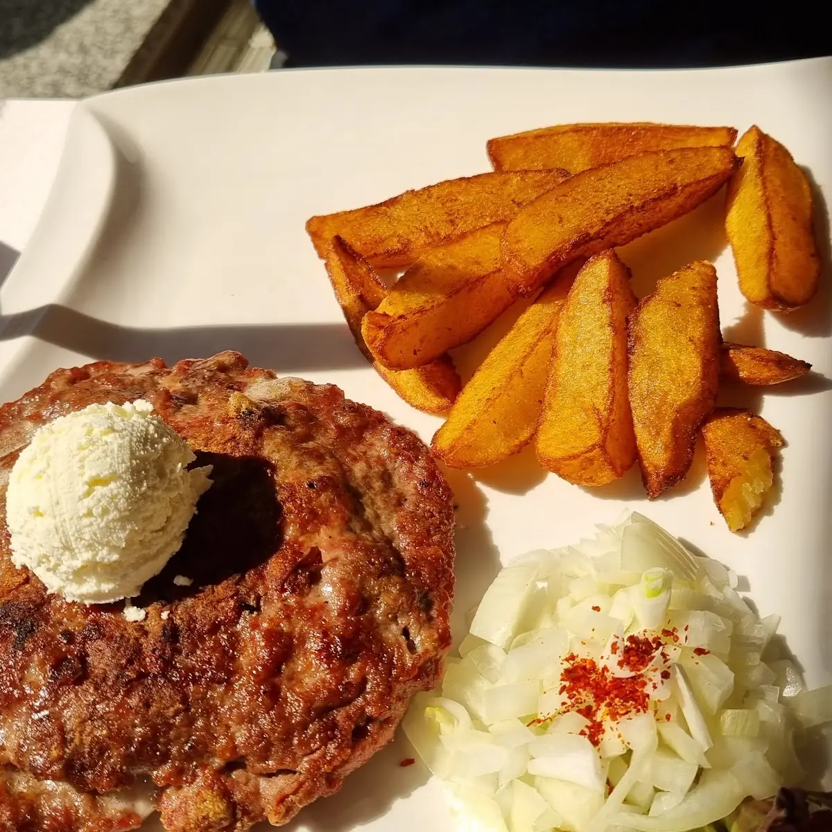 Gefüllte Pljeskavica Nach Jägerart