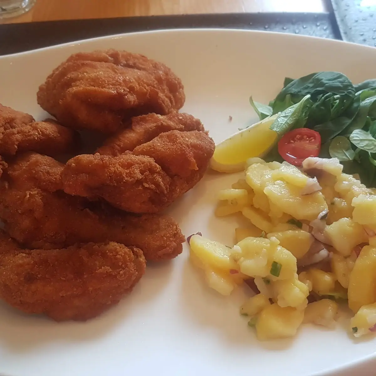 Backhendl Mit Kartoffelsalat, Hotel und Wirt Wallner