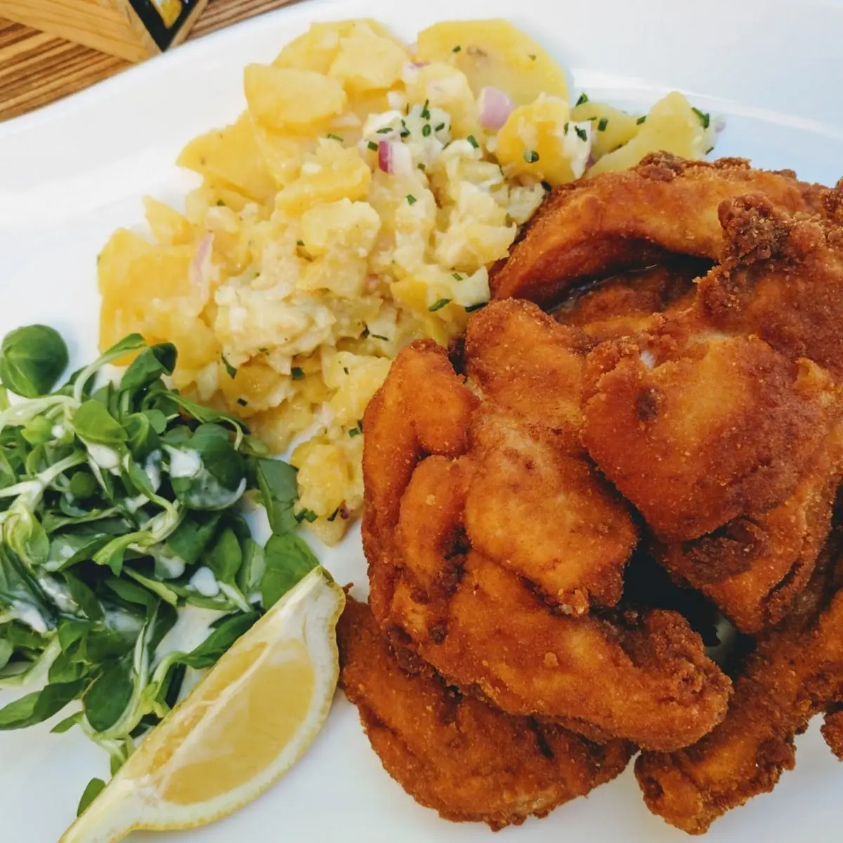 Wiener Back-hendl Mit Kartoffelsalat, Hotel und Wirt Wallner