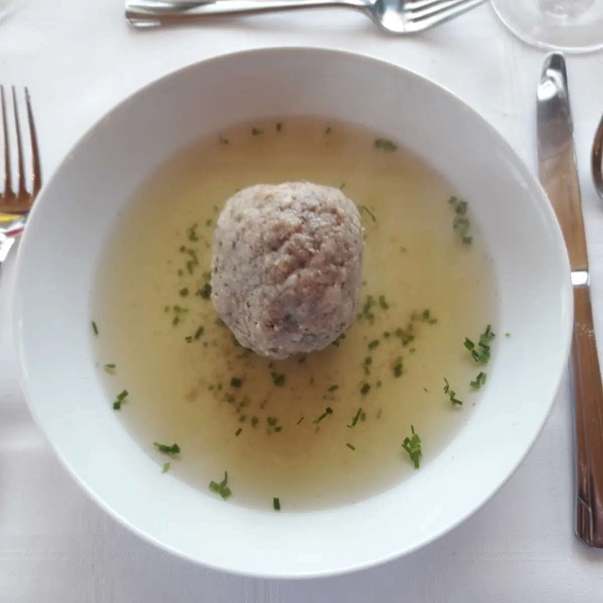 Leberknödelsuppe