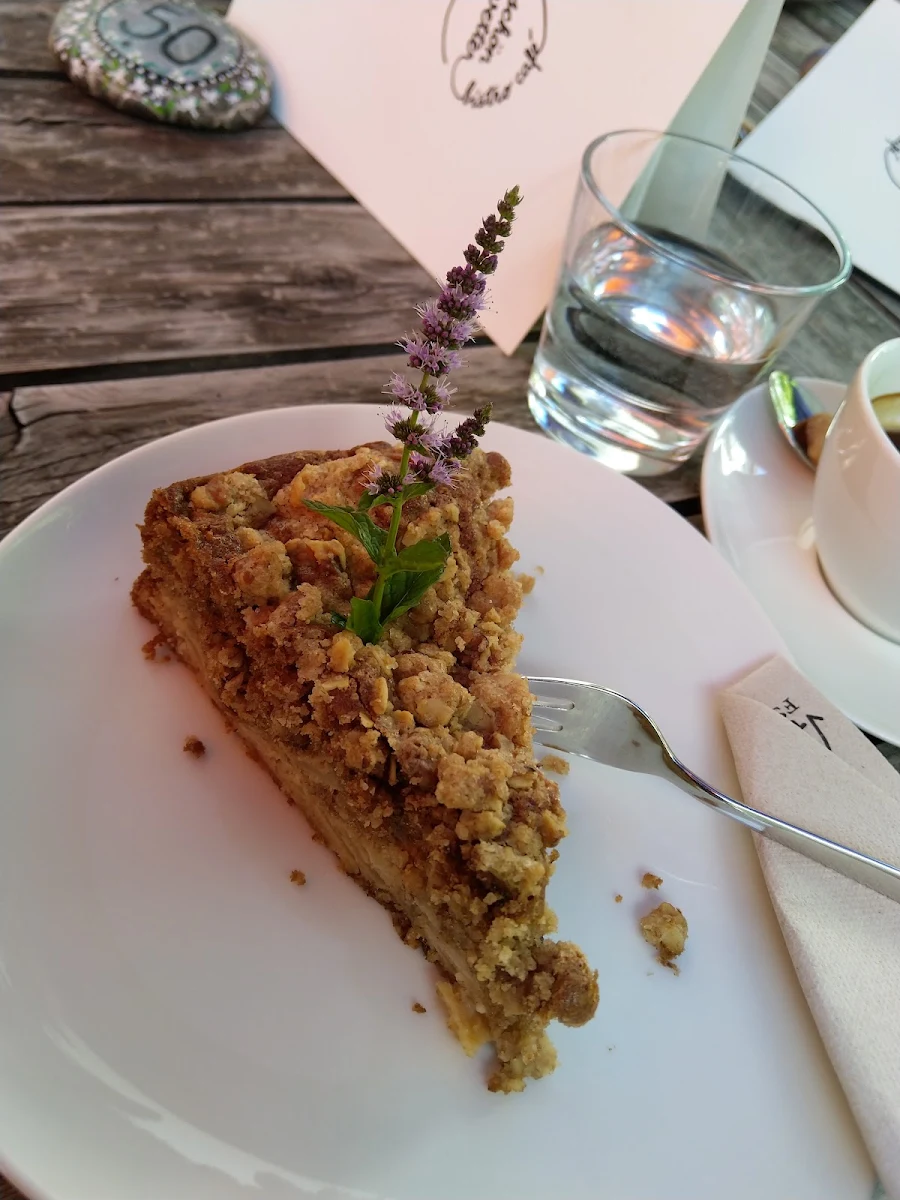 Nusstorte Mit Blüte