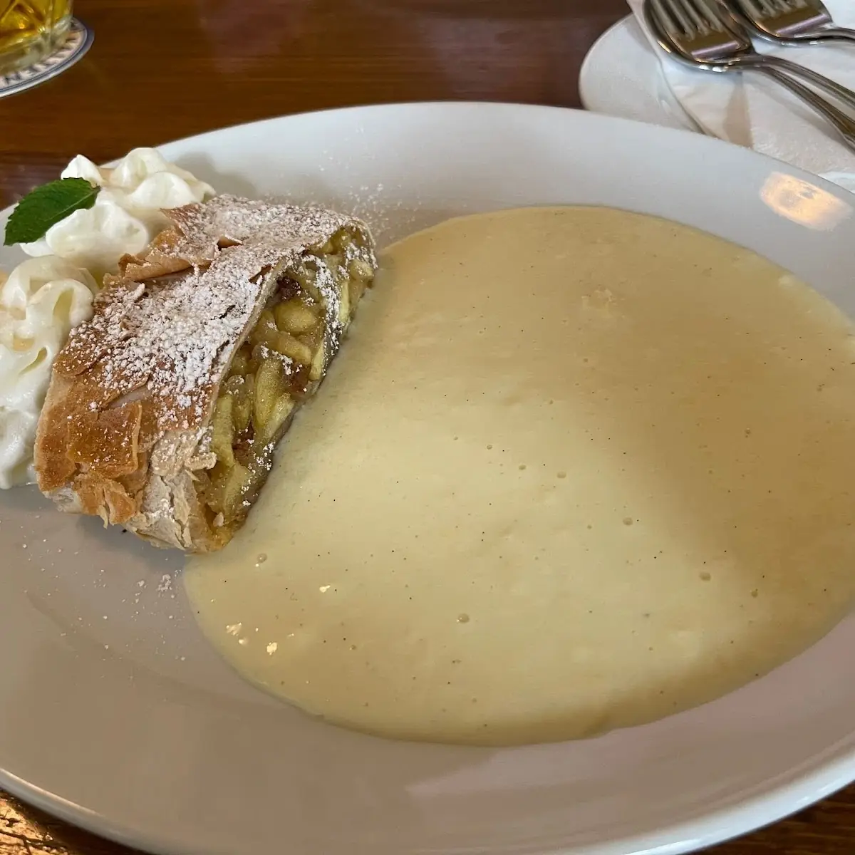 Apfelstrudel Mit Vanillesauce