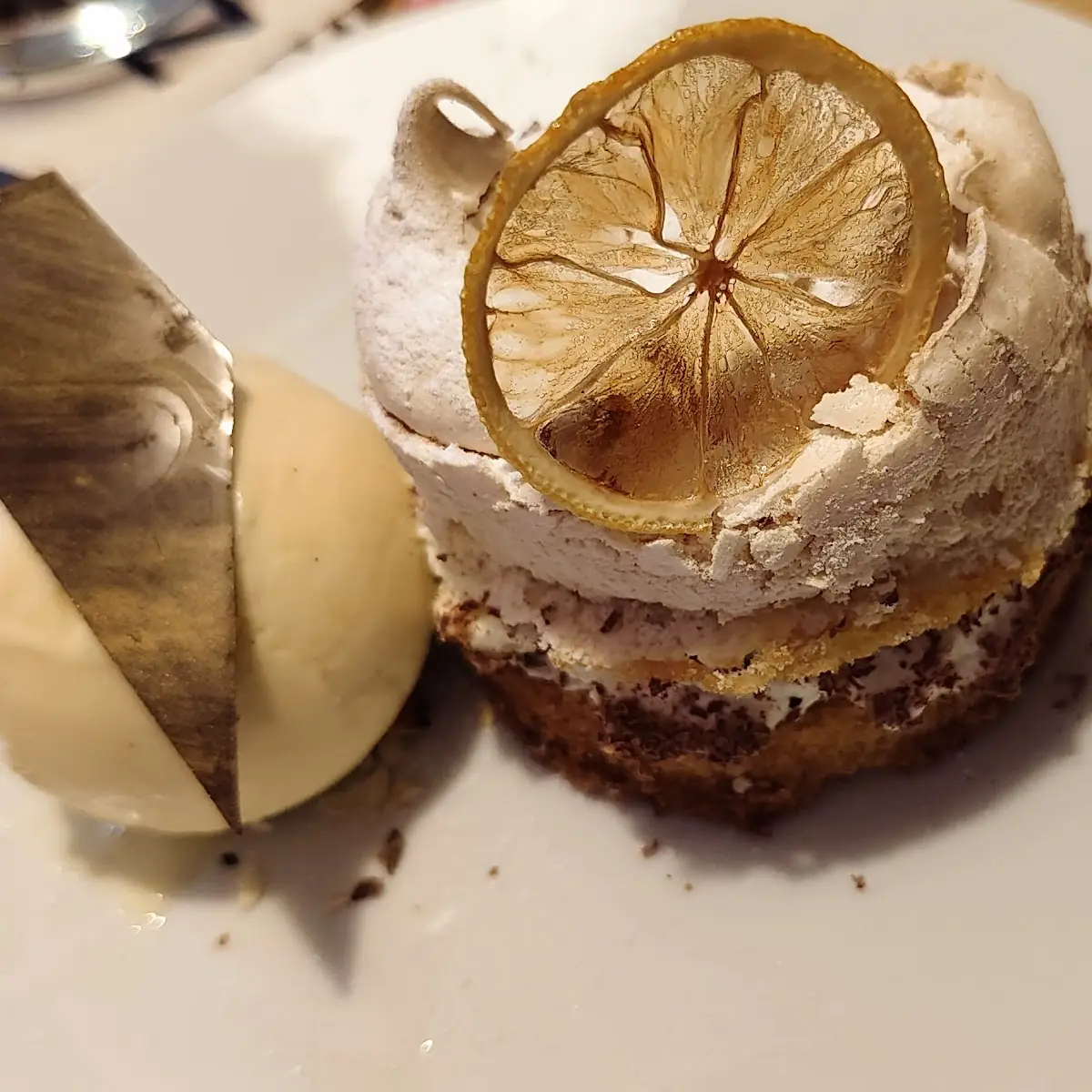 Fluffig-knusprige Nachspeise Mit Vanilleeis