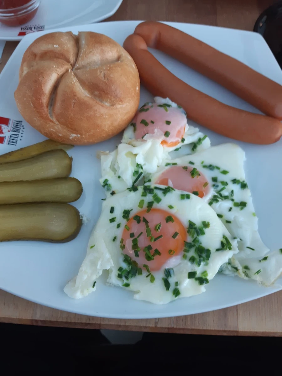 Frankfurter Mit Spiegelei