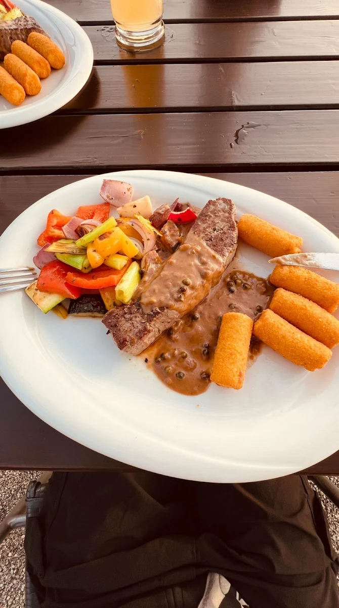 Filetsteak Mit Pfeffersauce Und Kroketten