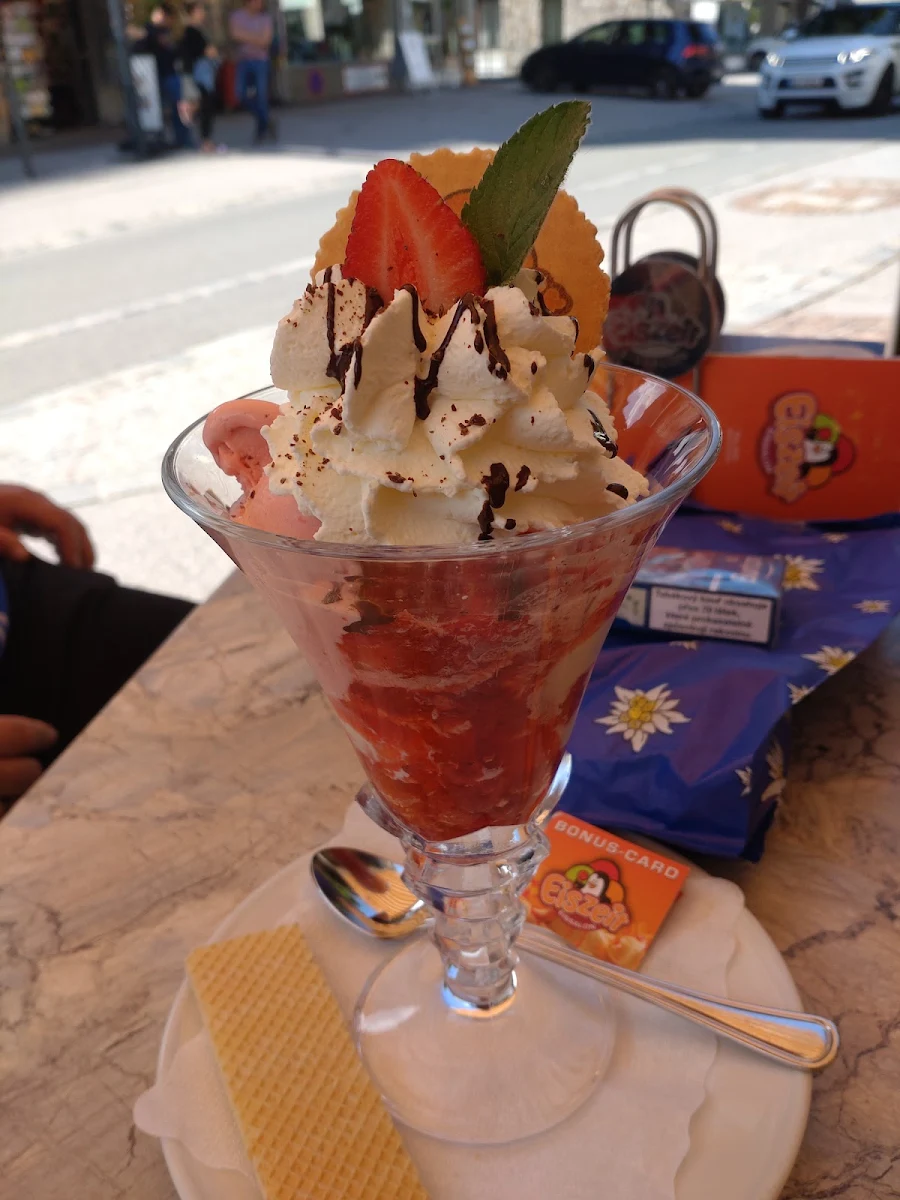 Erdbeerbecher