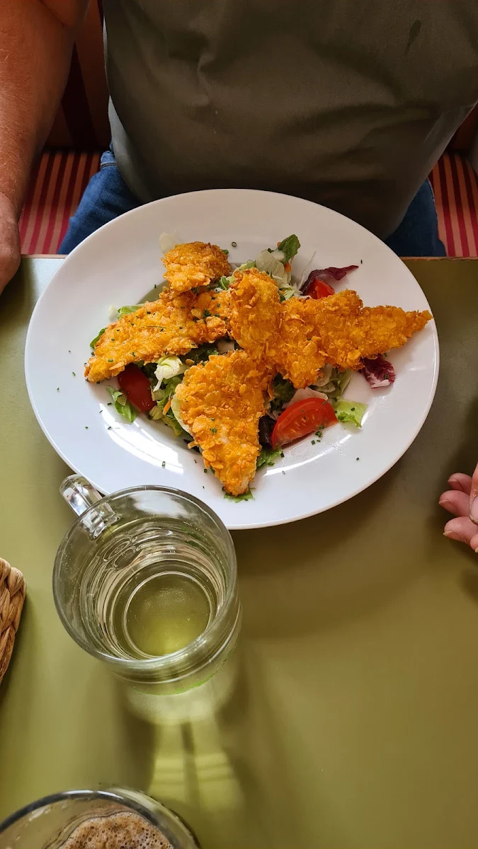 Gebackene Hühnerstreifen Auf Salat