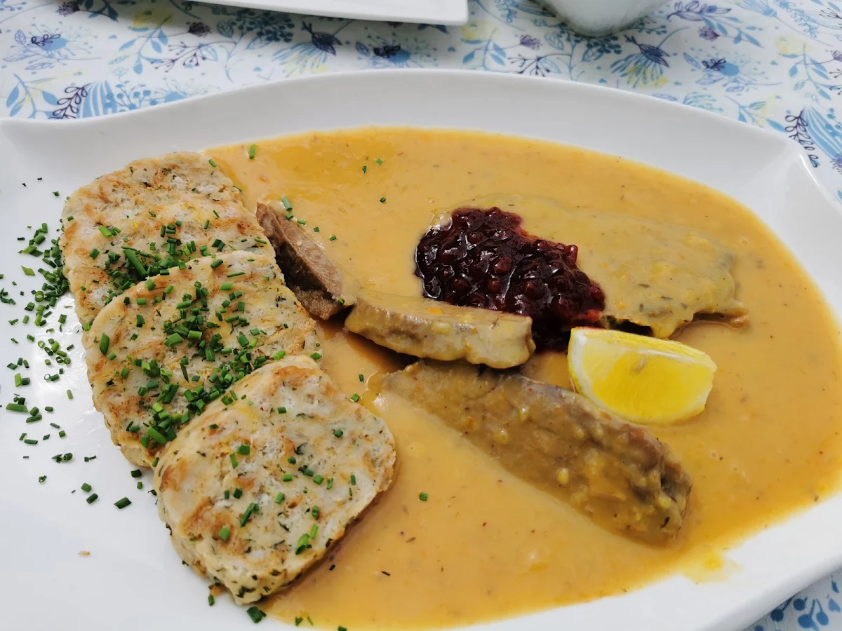 Svíčková Mit Wurzelsauce Und Semmelknödel