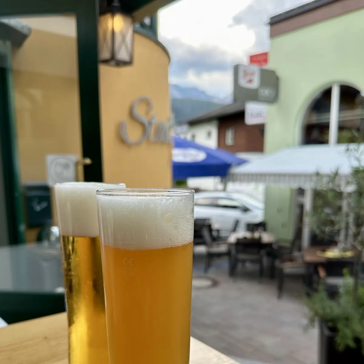 Helles Bier Links Und Zwickl Bier Rechts