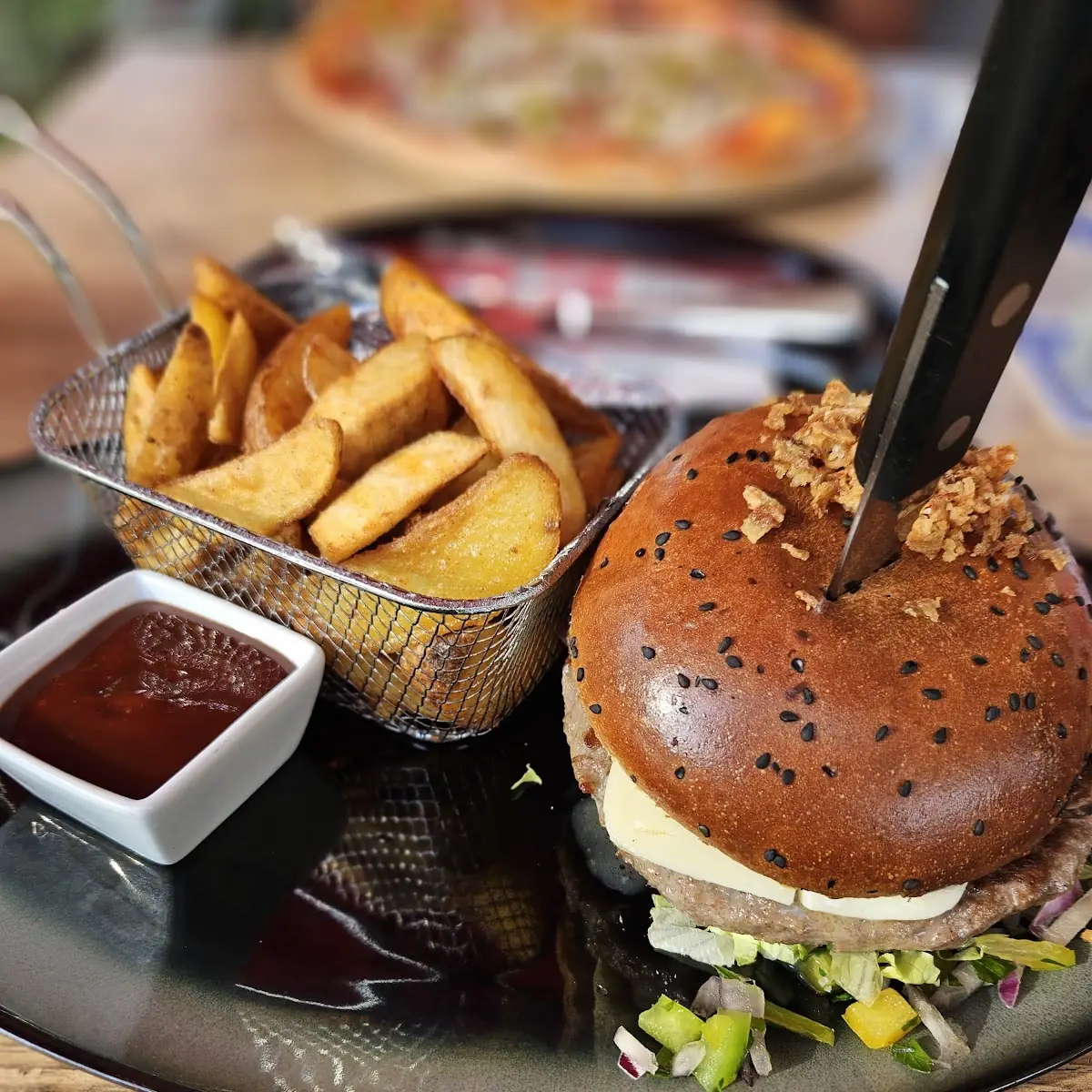 Italian Burger Mit Wedges