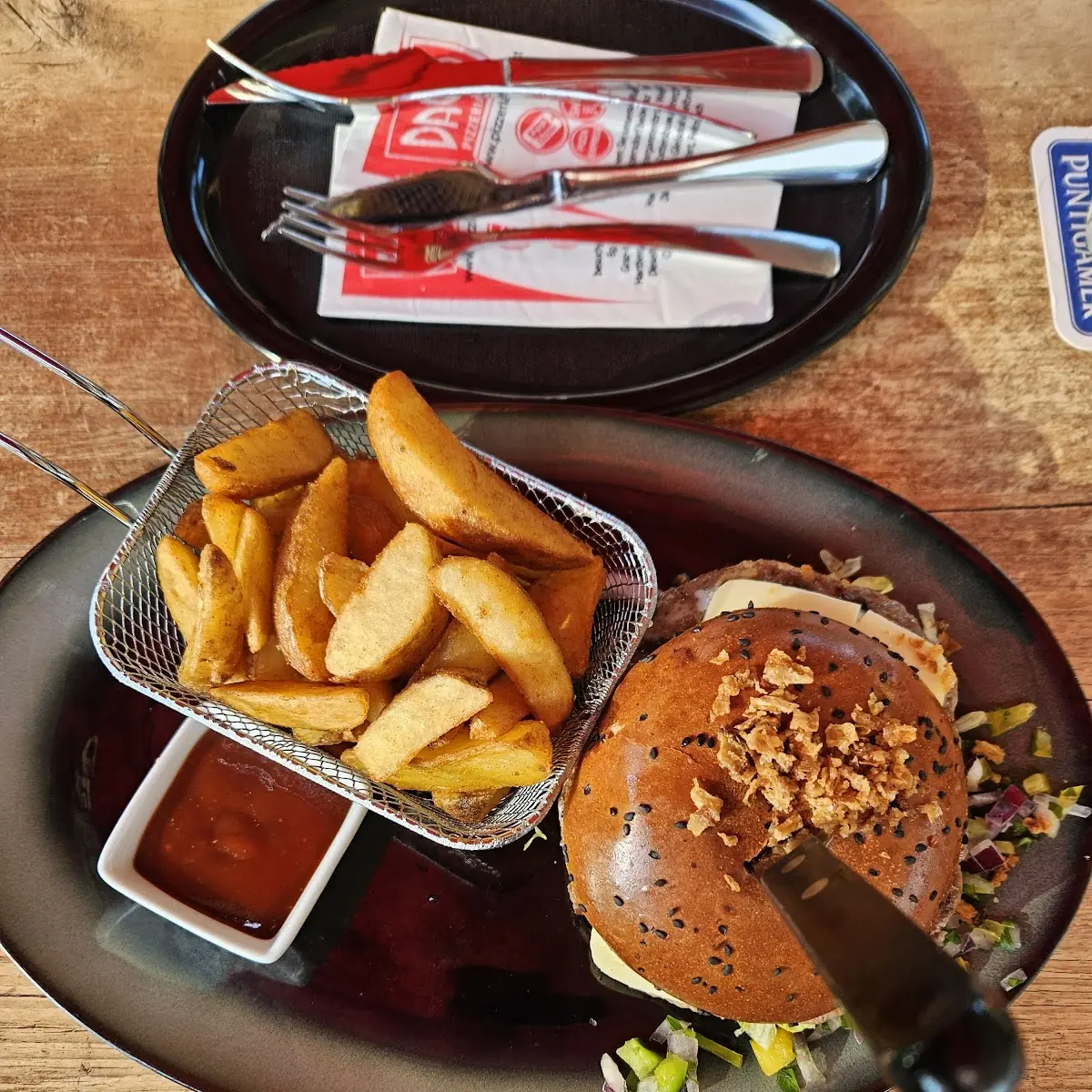 Italienischer Burger Mit Mozarella