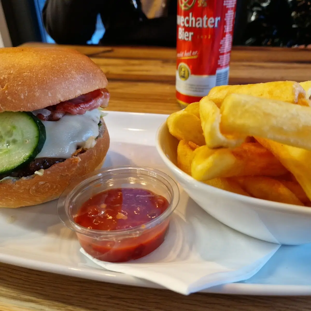 Cheeseburger Mit Speck Medium