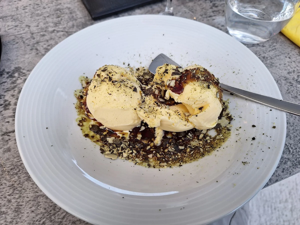 Vanilleeis Mit Steirischem Kürbiskernöl
