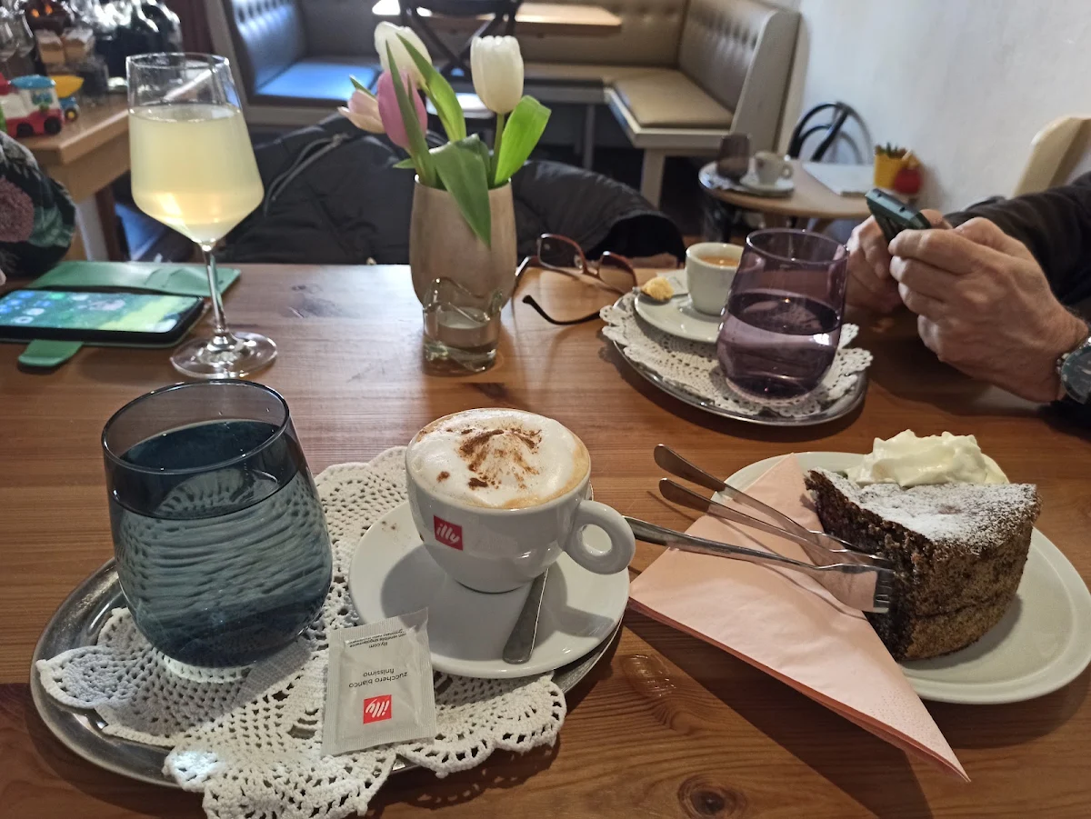 Cappuccino Und Mohntorte