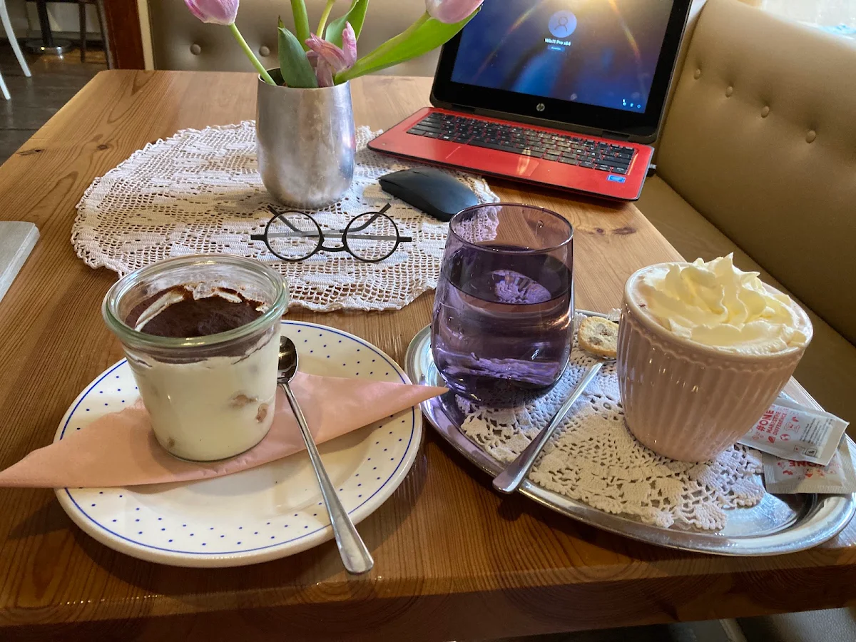 Heiße Schokolade Und Tiramisu Im Glas