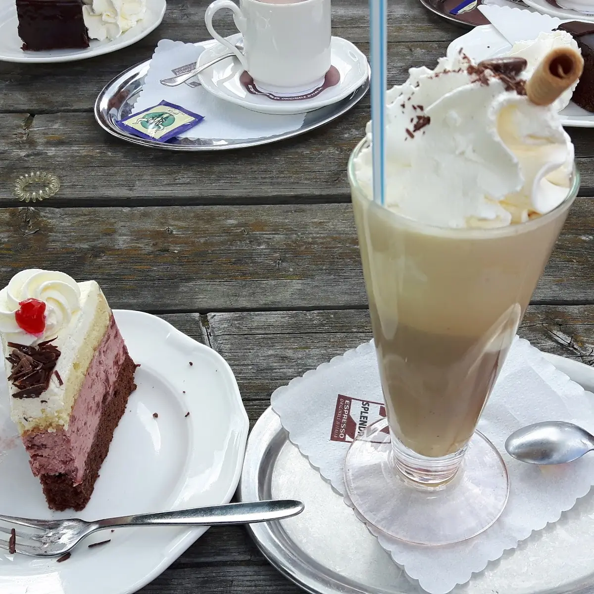 Eiskaffee Und Torte