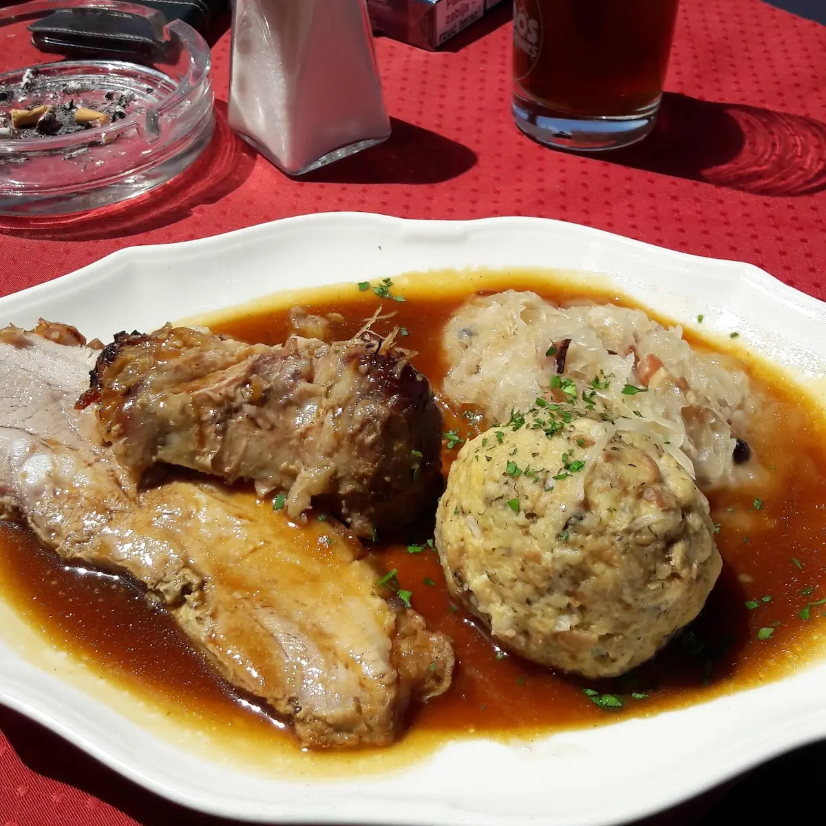 Schweinsbraten Mit Knödel