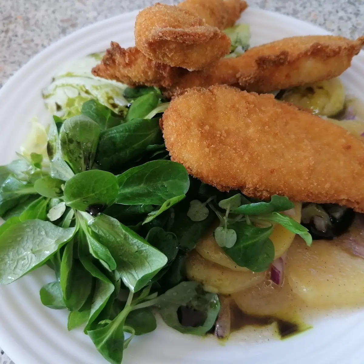 Steirischer Backhendlsalat