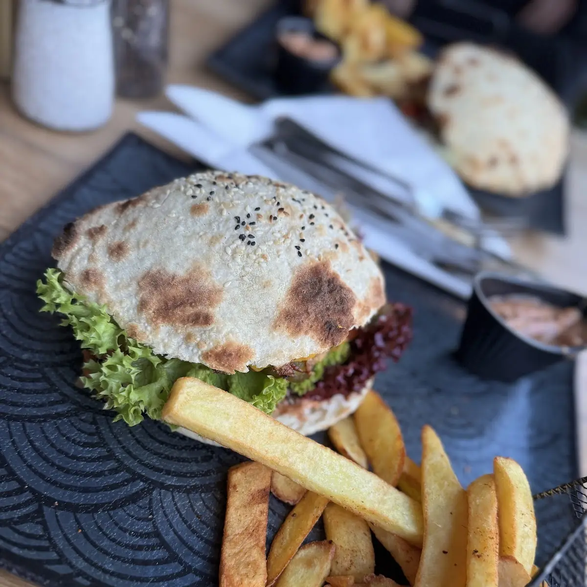 Falafel Burger Mit Pommes