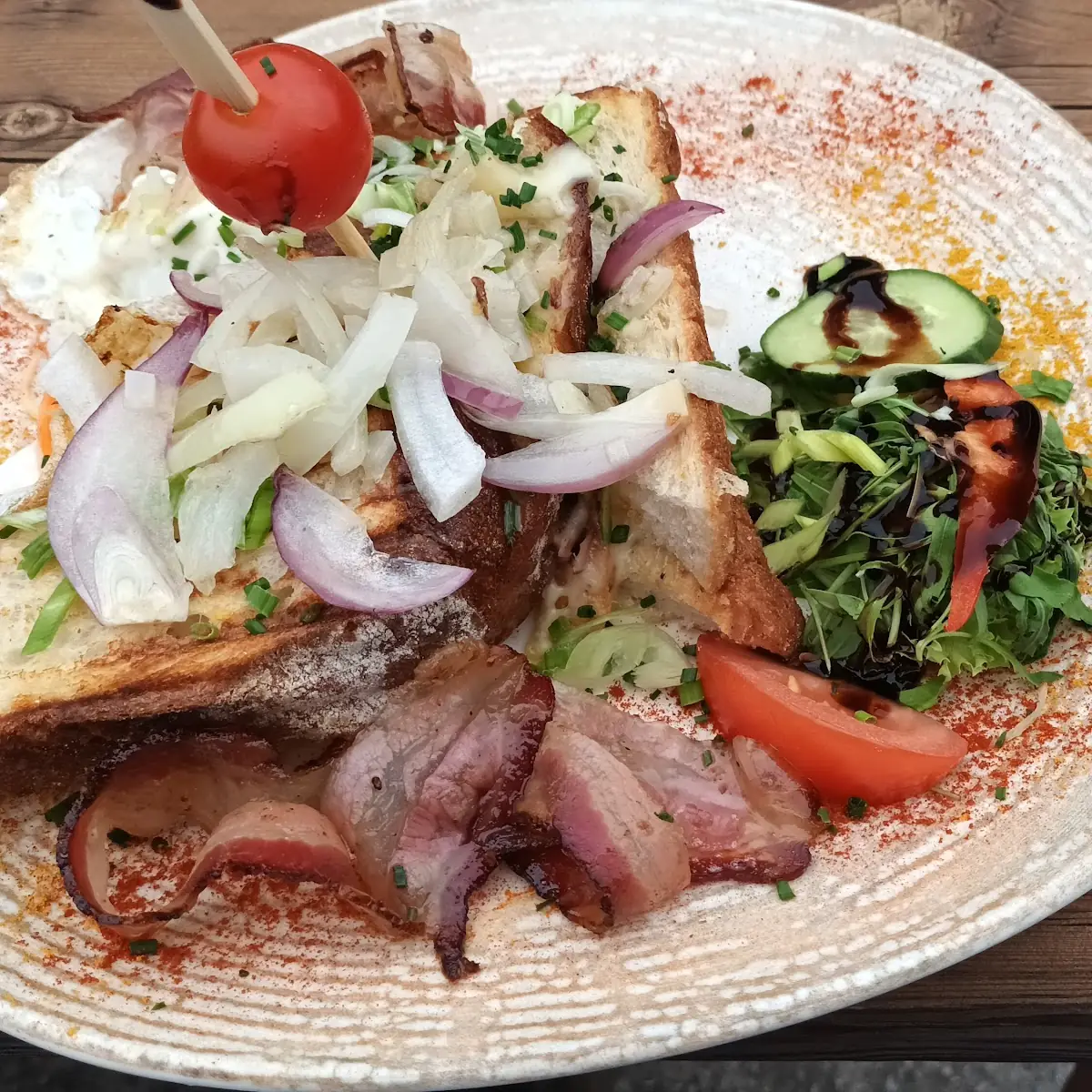 Bauerbrot Mit Schinken Und Spiegelei
