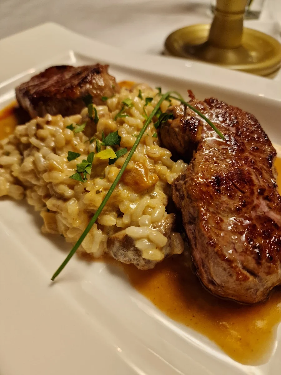 Hirschrückensteak Mit Steinpilzrisotto Und Portwein-pfeffersauce
