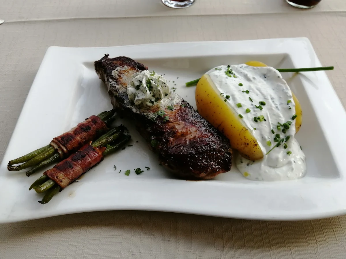 Rumpsteak Mit Kräuterbutter Speckbohnen Und Folienkartoffeln