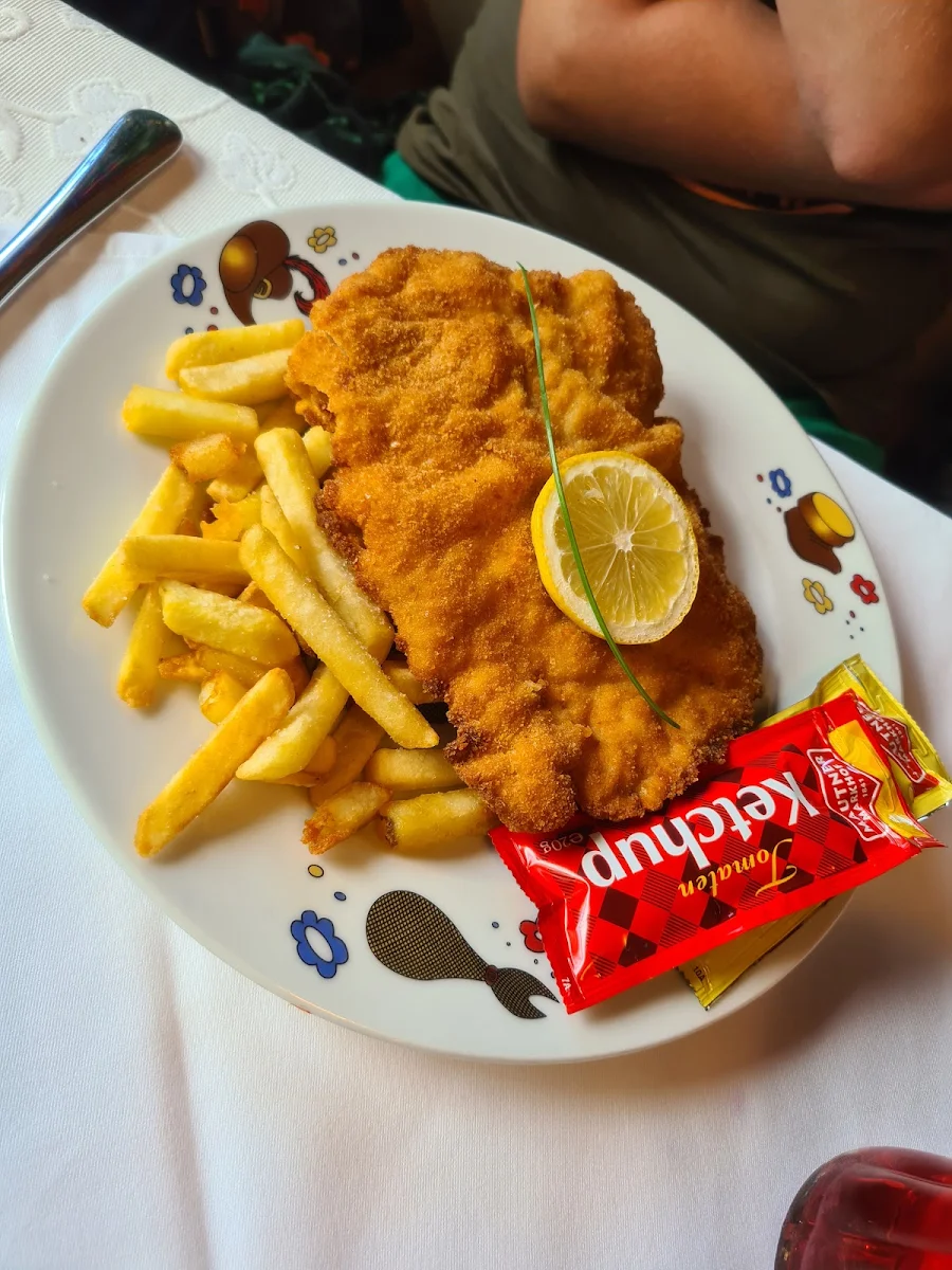 Wiener Schnitzel Vom Schwein Mit Pommes Frites