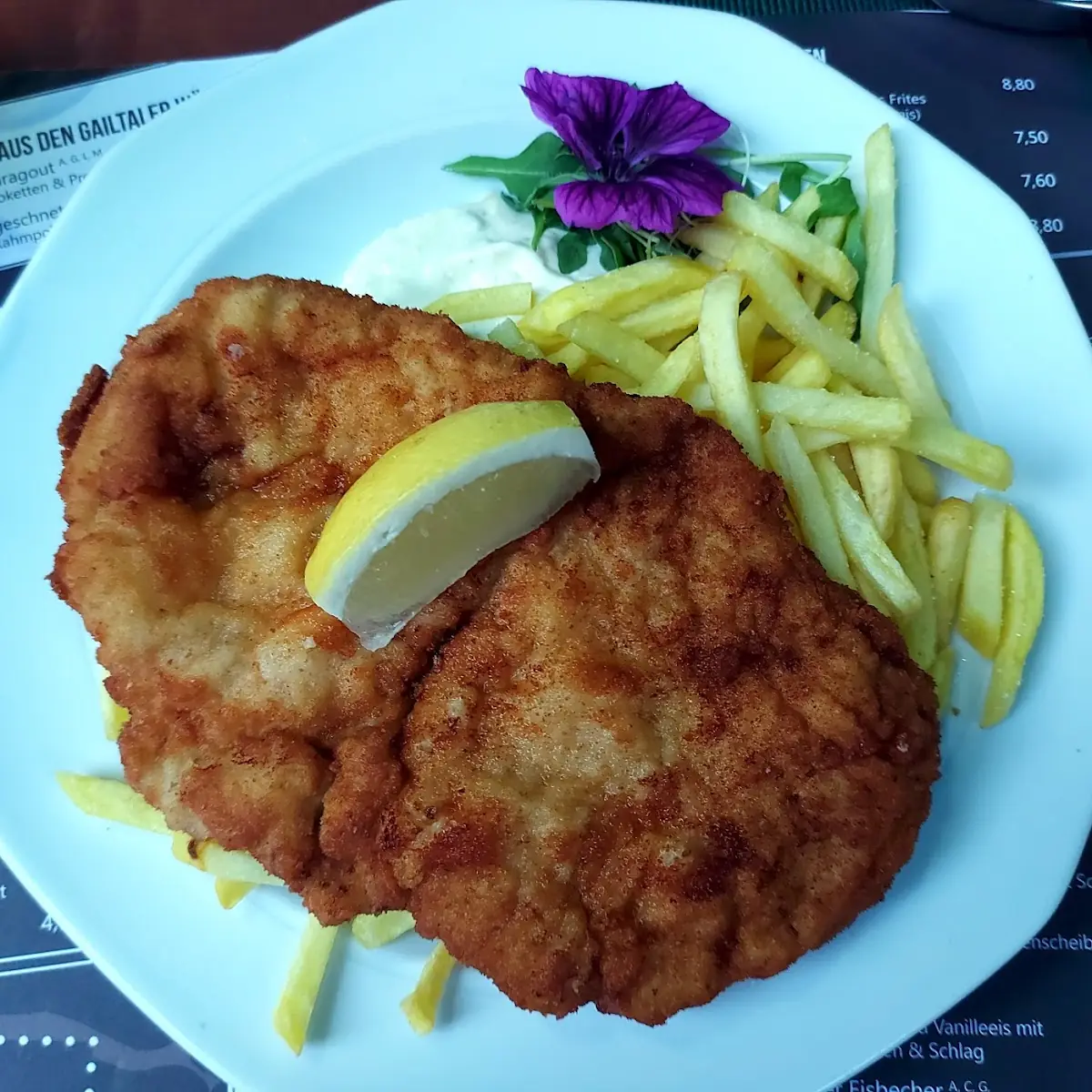 Wiener Schnitzel Mit Pommes