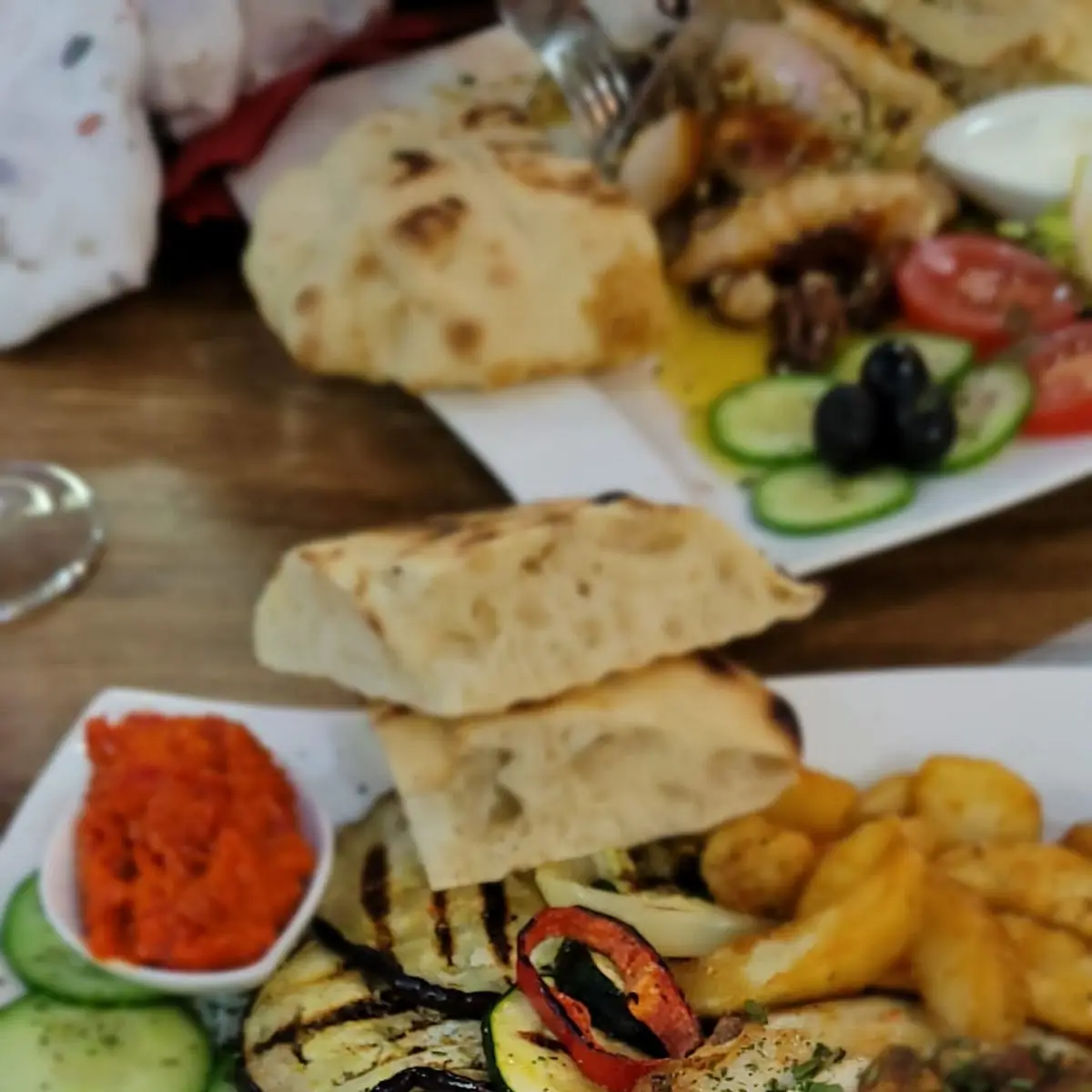 Cevapcici Und Pljeskavica Mit Fladenbrot