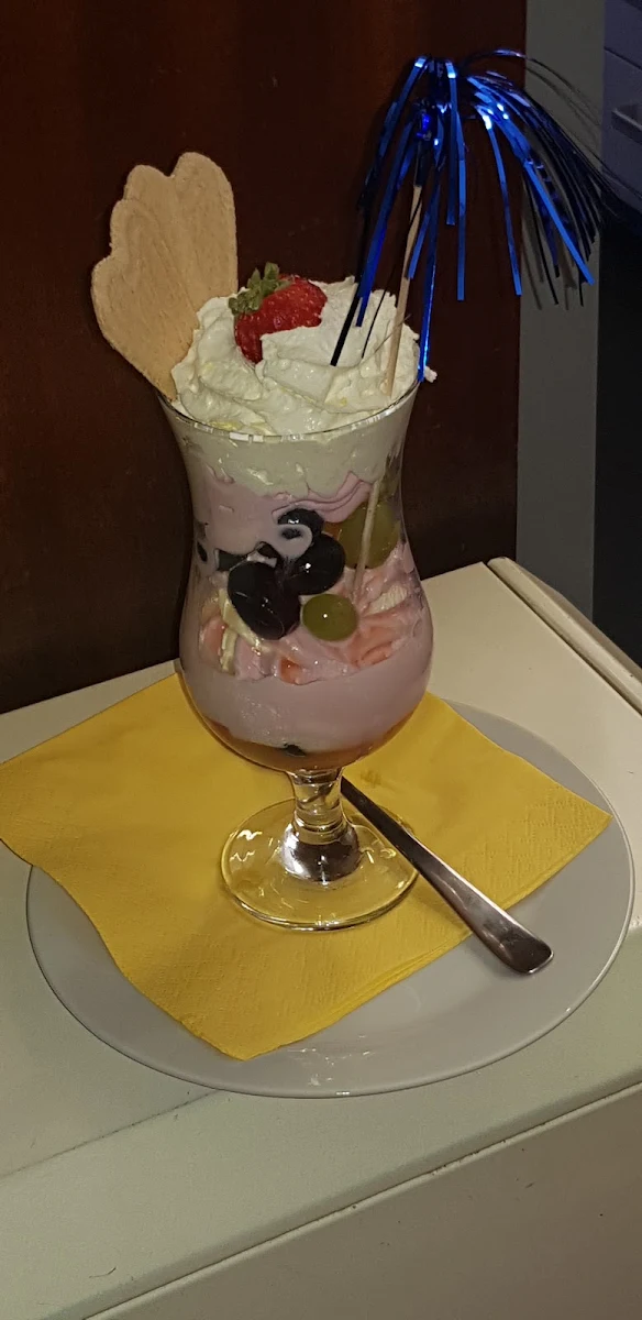 Früchte Eisbecher