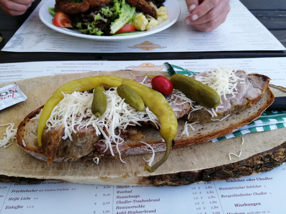 Warmes Schweinsbraten Brot