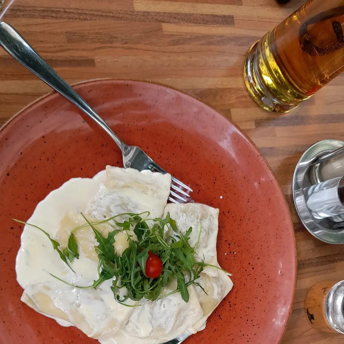 Tryffelillä Maustettu Juustokastike Ja Pastaa