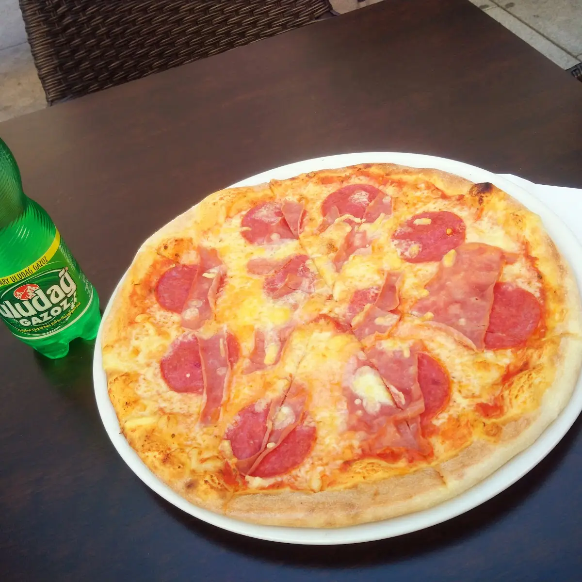 Pizza Mit Salami