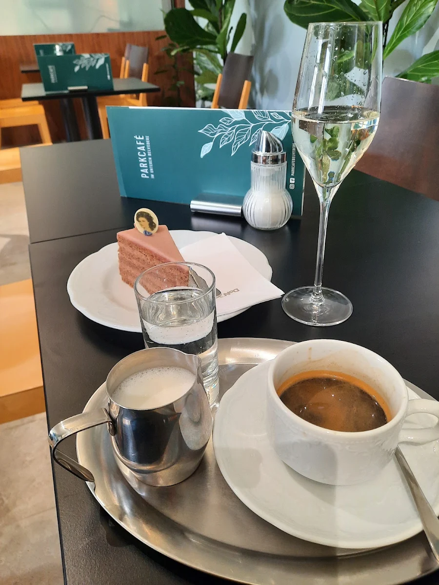 Sisi Cake Coffee Grosser Brauner Champagne