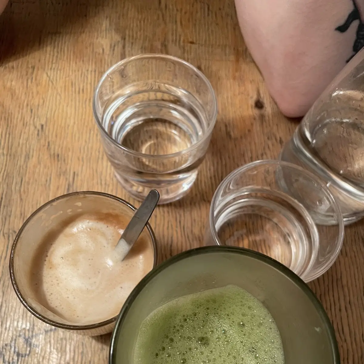 Flat White Und Matcha Latte