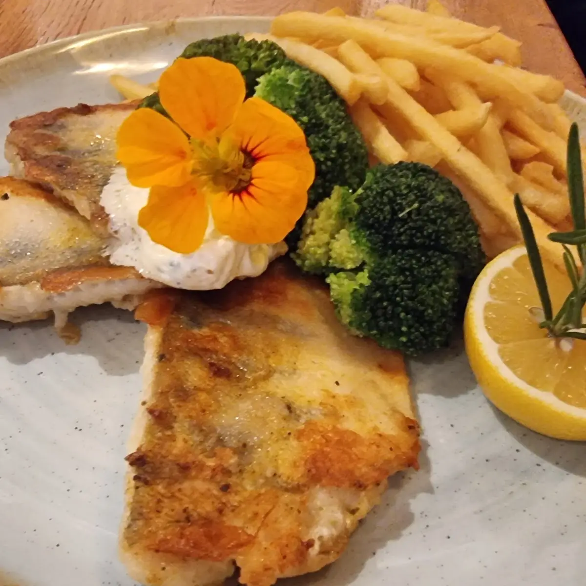 Zander Mit Pommes