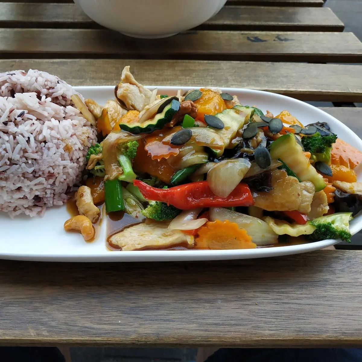 Wokgemüse Kurbis Mit Cashewnüssen Und Huhn