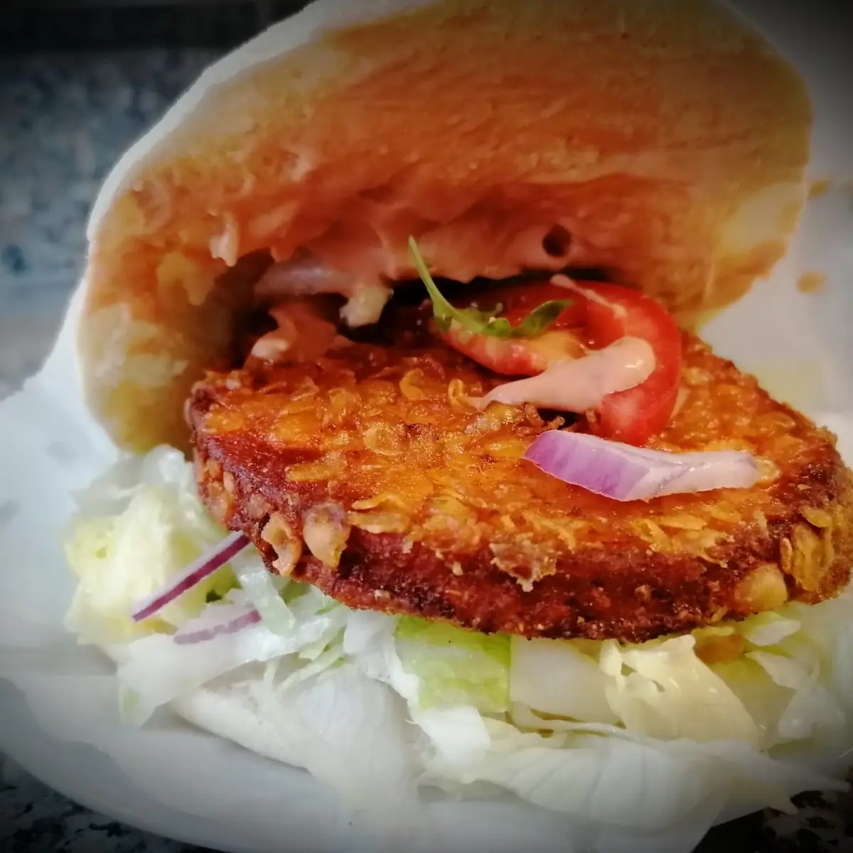 Chickenburger Mit Ofenfrischen Fladenbrot Nach Hauseigenem Rezept