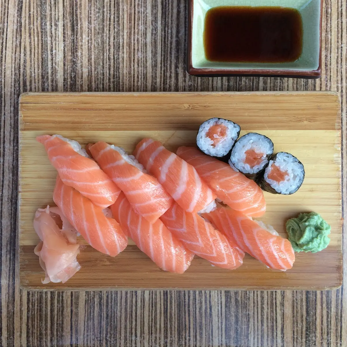 Sake Sushi Groß