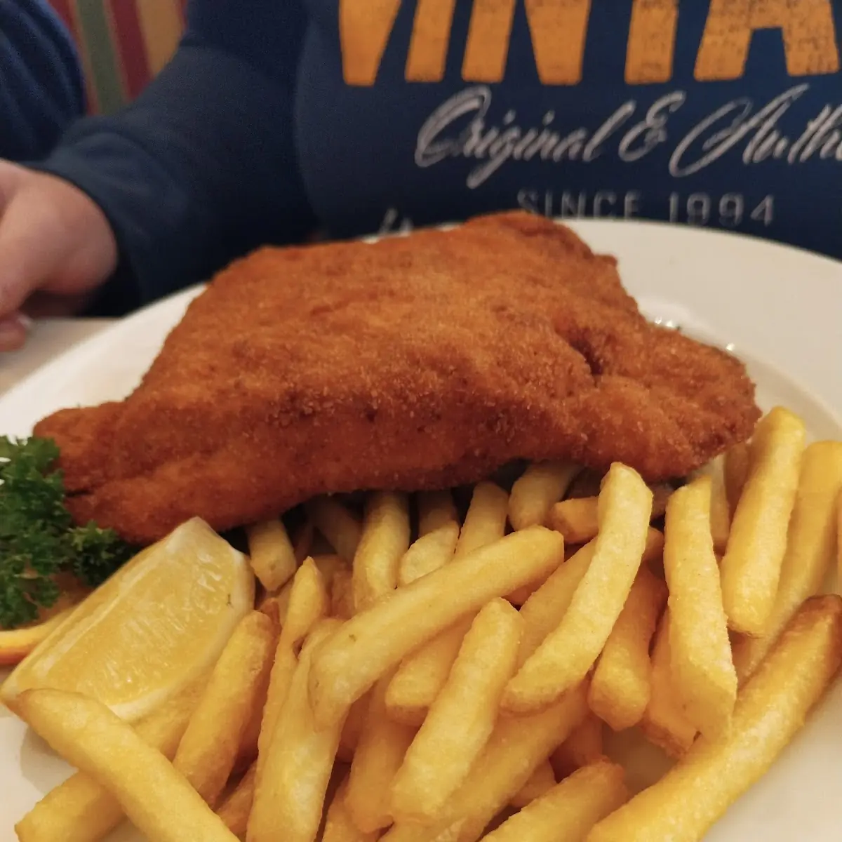 Cordon Bleu Mit Pommes Frites