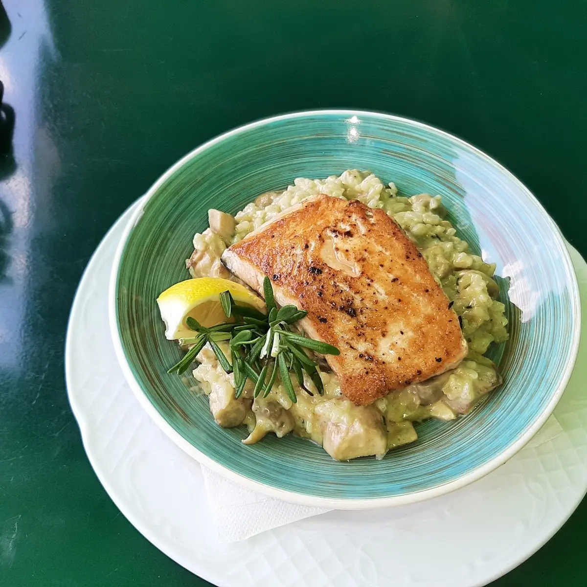 Lachsfilet Auf Pilzrisotto