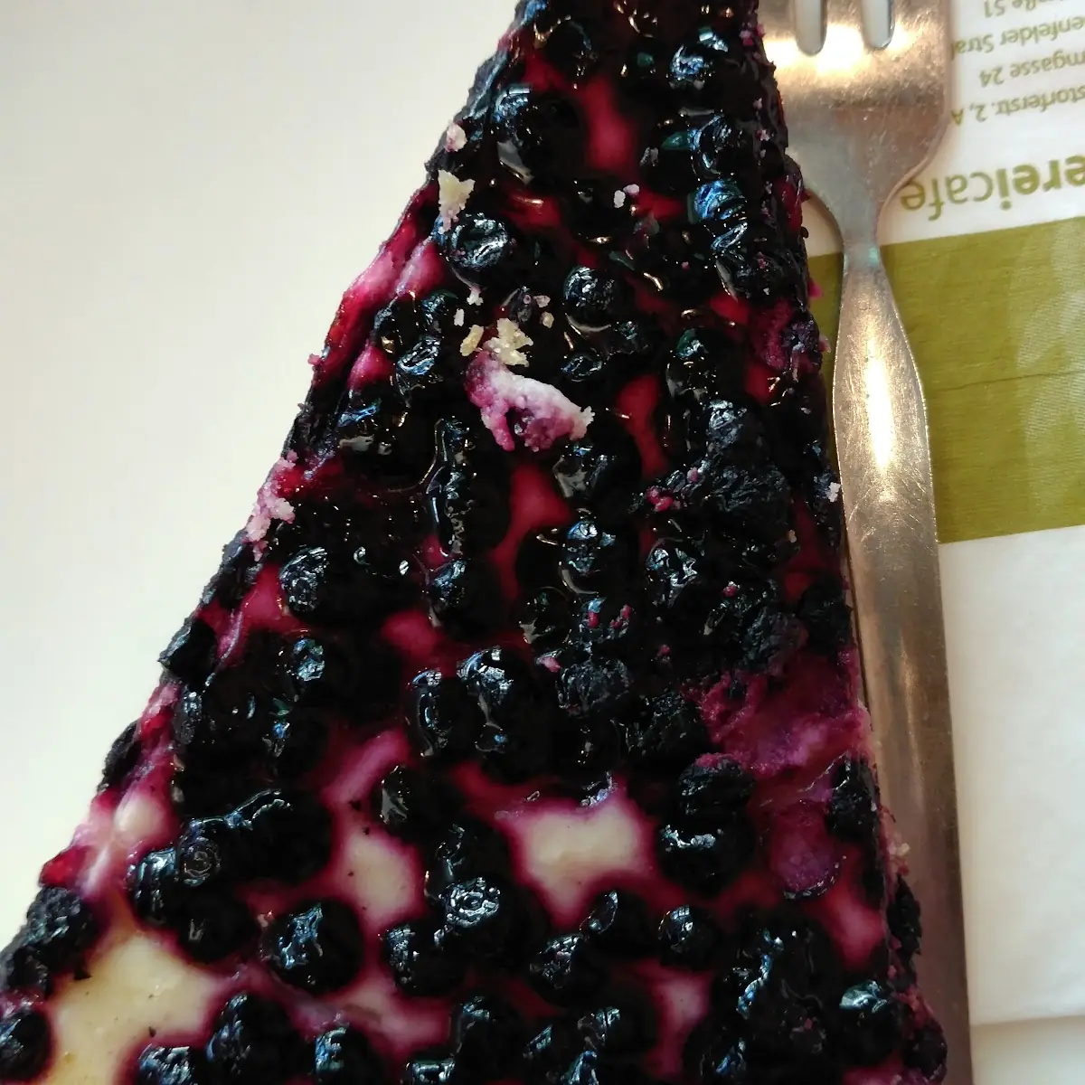 Brombeer-topfenschnitte
