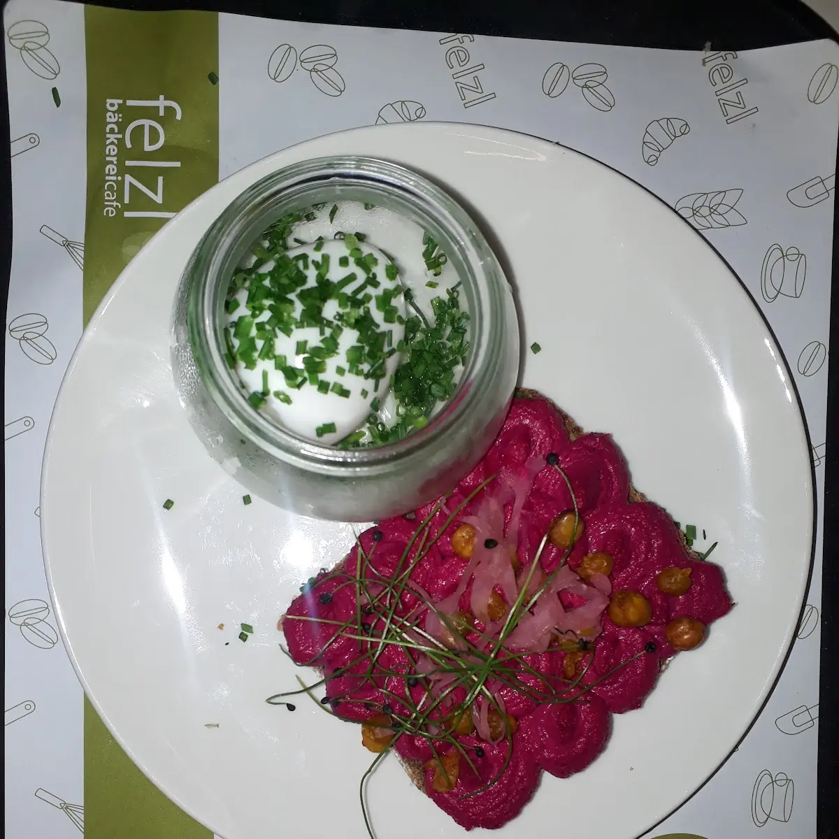 Gemüse Humus Brot Und Ei Im Glas