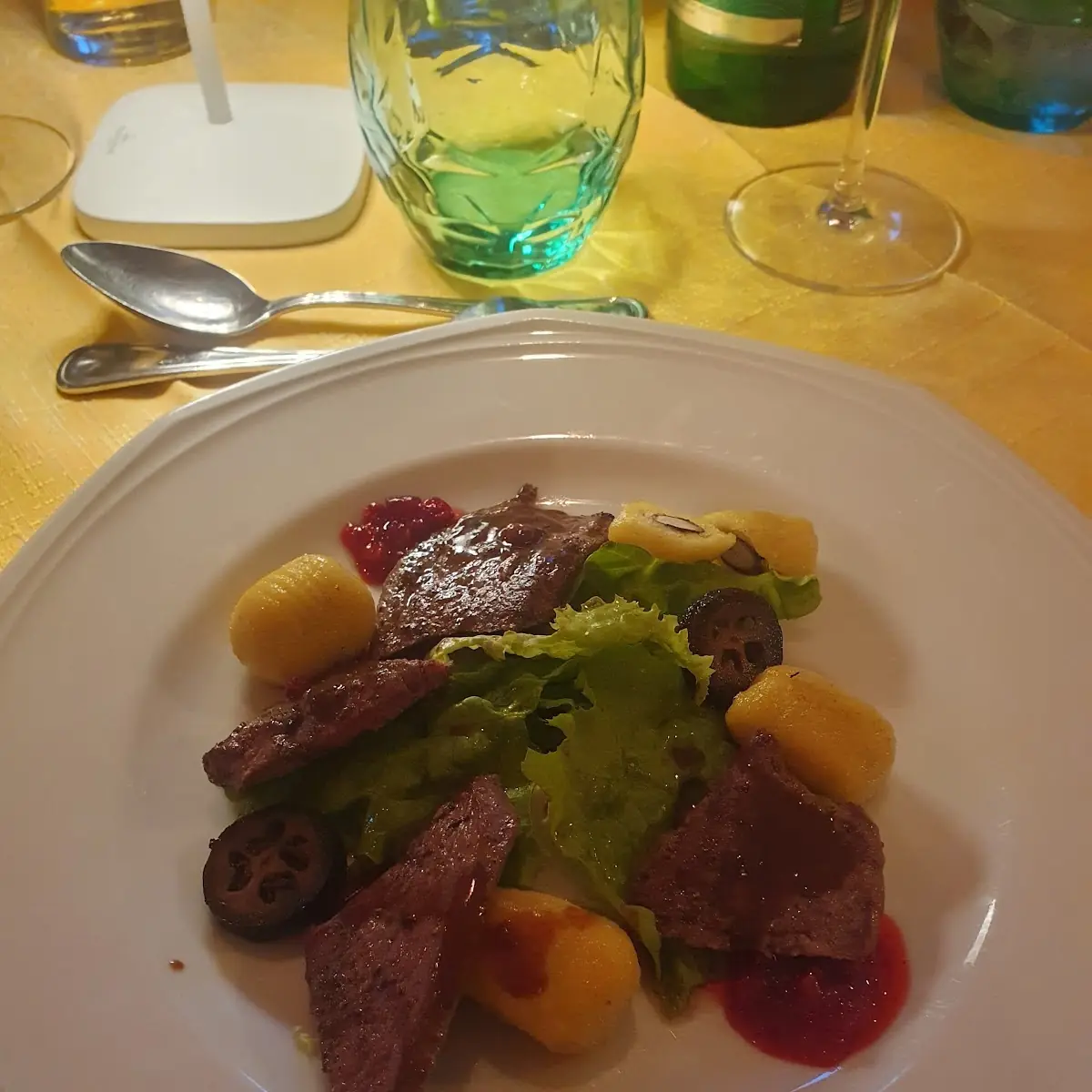 Hirschschnitzel Kurz Gebraten Salat Käferbohnengnochi