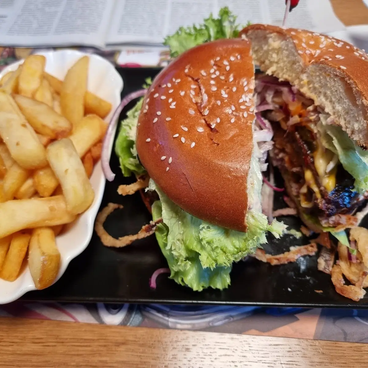 Chilluburger Mit Steakpommes
