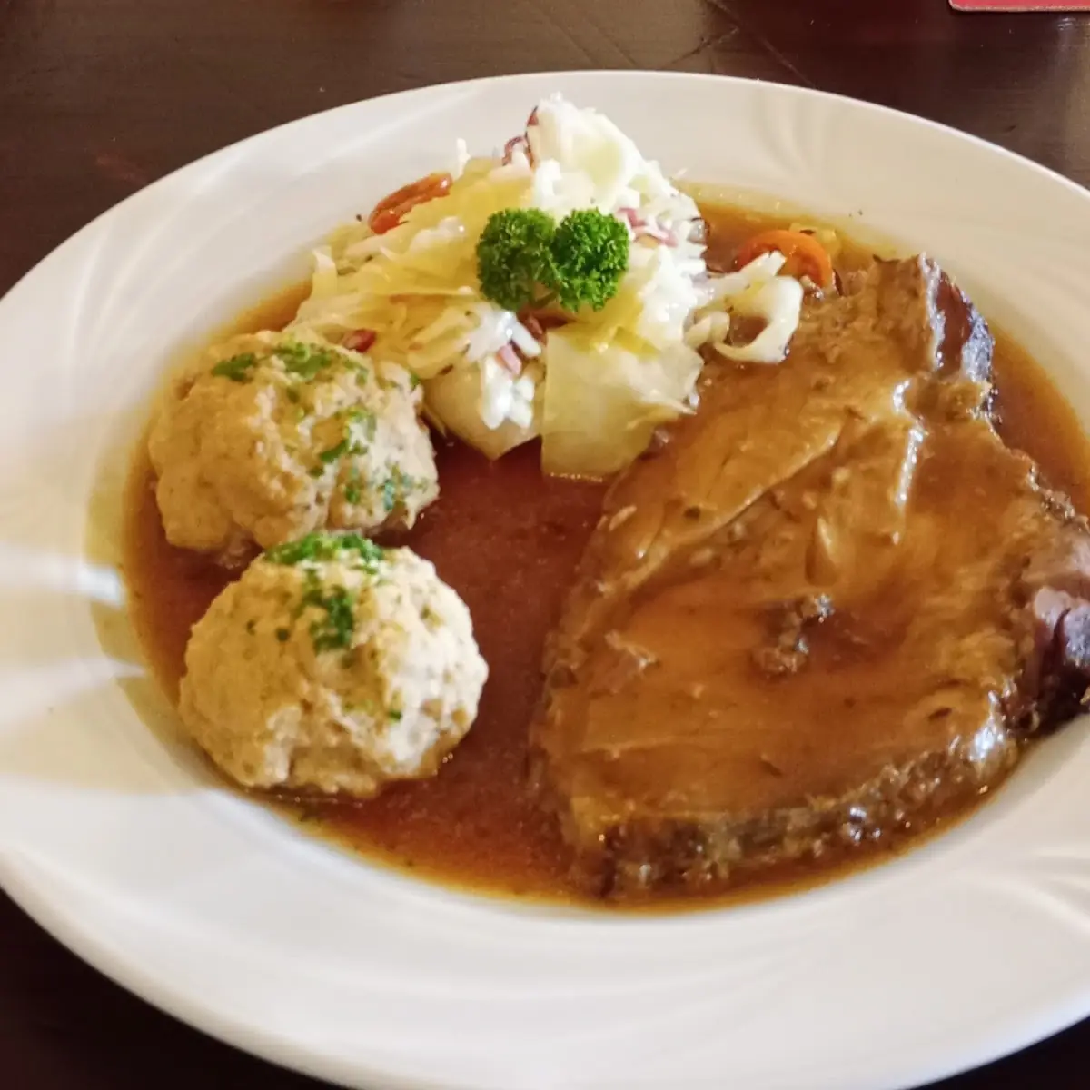 Schweinebraten Mit Knödel Und Weißkraut