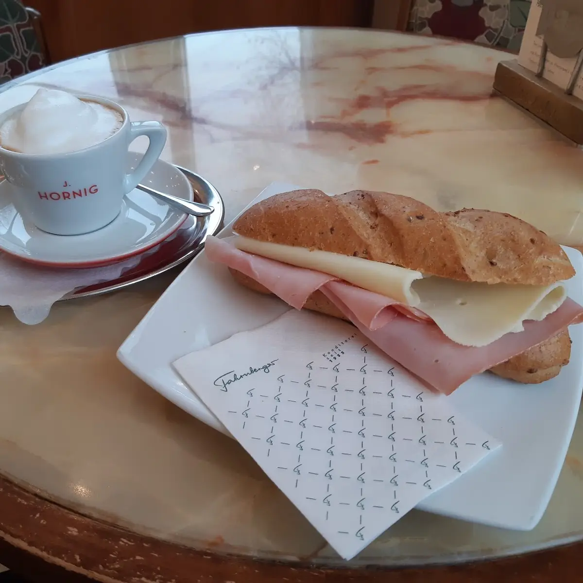 Kornspitz Mit Schinken Und Käse