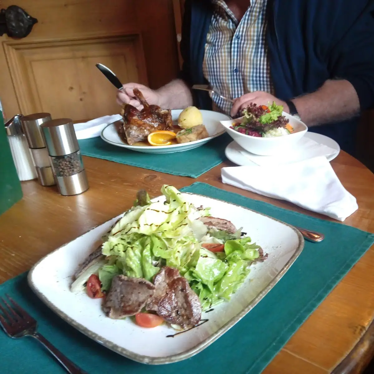 Grüner Salat Mit Etwas Fleisch