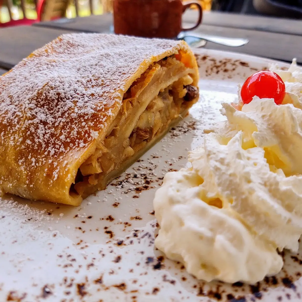 Apfelstrudel Mit Vanillesauce
